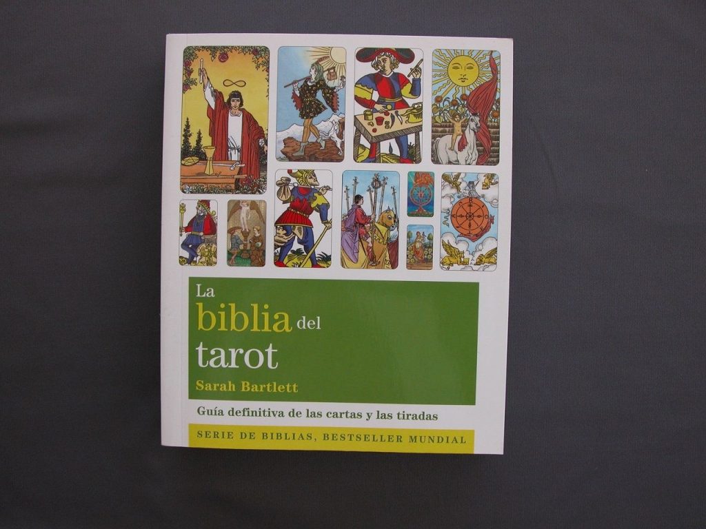 La biblia del tarot: Guía definitiva de las cartas y las tiradas (Spanish  Edition)
