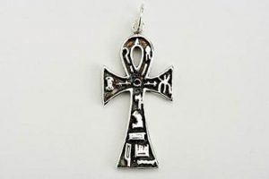 Colgante Amuleto CRUZ ANSADA ANK labrada