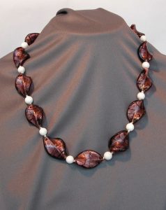 Collar de vidrio torcido estilo italiano