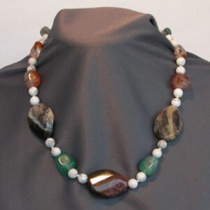 Collar de piedras naturales