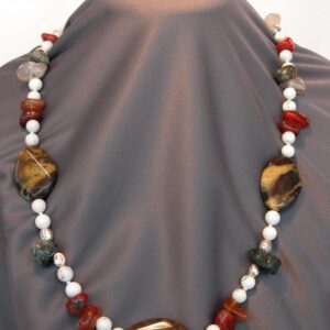 Collar de piedras naturales