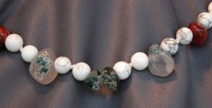 Collar de piedras naturales