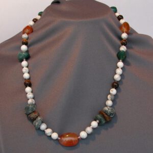 Collar de piedras naturales