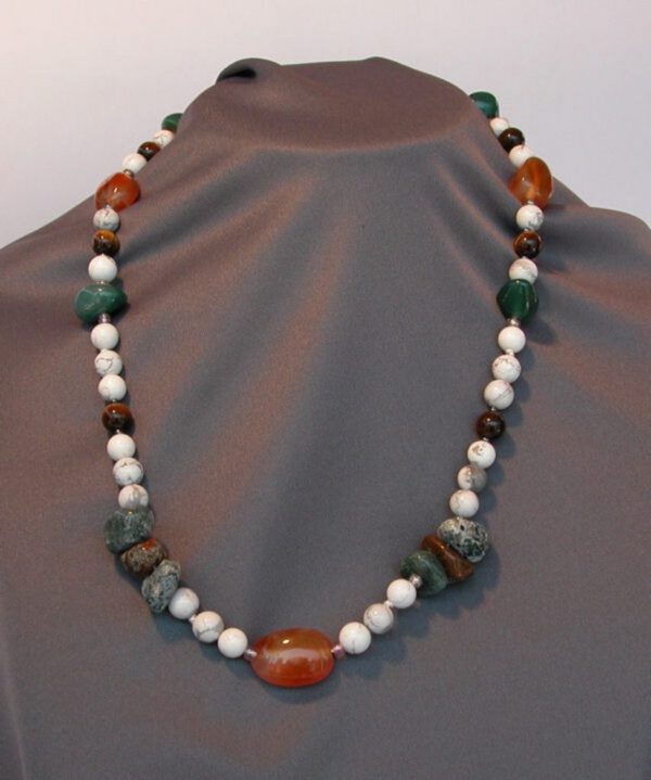 Collar de piedras naturales