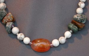 Collar de piedras naturales