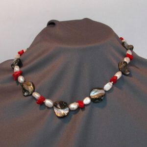 Collar de perlas con nácar y coral