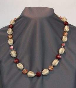 Collar acrílico fantasía