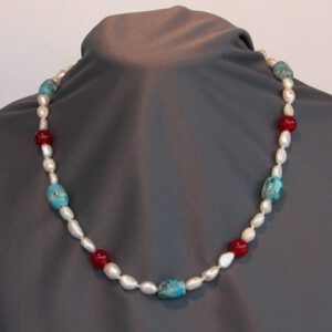 Collar de perlas y piedras naturales