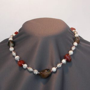 Collar de piedras naturales