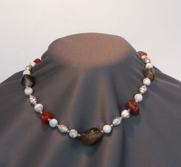 Collar de piedras naturales