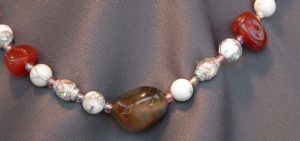 Collar de piedras naturales