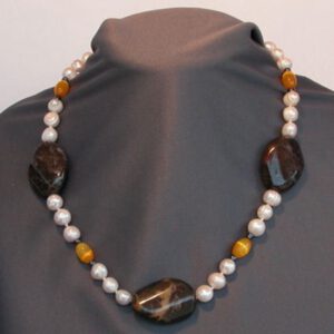 Collar de perlas y ojo de gato con piedras naturales