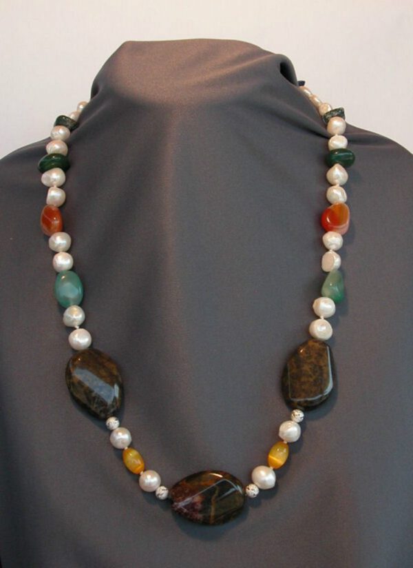 Collar de perlas con ojo de gato y piedras naturales