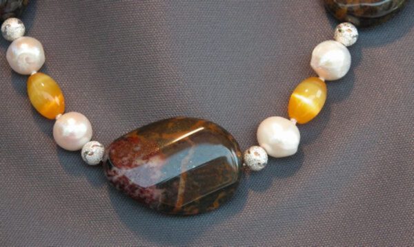 Collar de perlas con ojo de gato y piedras naturales