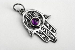 Colgante Amuleto MANO DE FÁTIMA en PLATA de LEY con AMATISTA