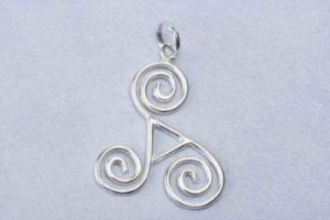 Colgante Amuleto ESPIRAL de la VIDA TRISKEL