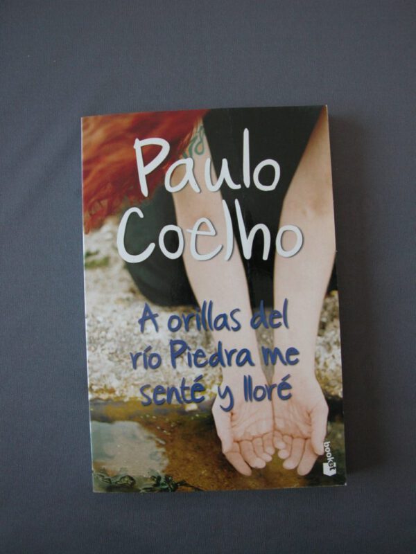Libro "A orillas del río Piedra me senté y lloré" Paulo