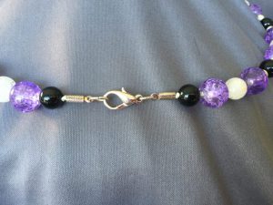 Collar artesanal de CRISTAL CRAQUELADO morado y blanco (Mod. 60) hecho a mano