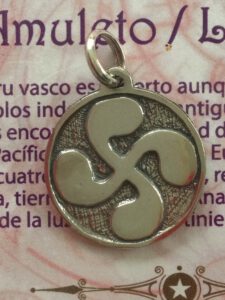 Colgante LAUBURU VASCO - Amuleto Talismán AGUA TIERRA AIRE FUEGO